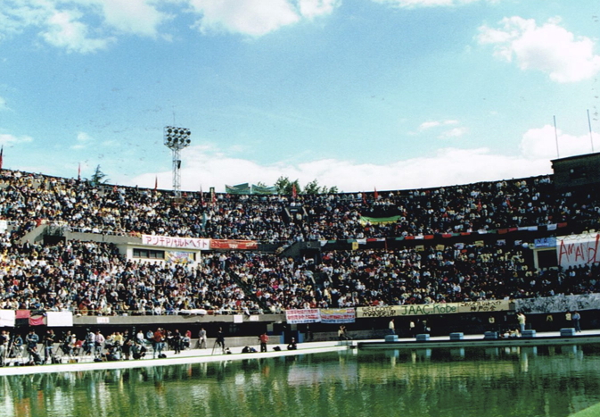 _ Osaka Pool stadium, a venue for swim meets in the city and a traditional place for major political rallies to be held, is packed full with an estimated 20,000 people this day.  _ Osaka Pool stadium, a venue for swim meets in the city and a traditional place for major political rallies to be held, is packed full with an estimated 20,000 people this day.