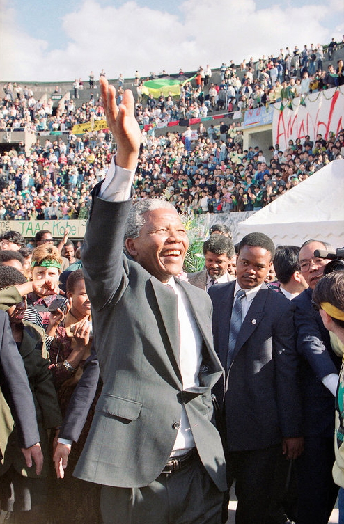 _ Mandela exits the stage and, walking around the poolside area, waves to the roaring crowd as he leaves the stadium. [AP photo]