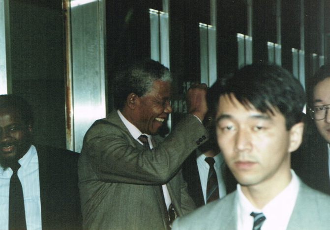 _ Seven months later, May 1991: Nelson Mandela is back in Japan on his second visit, this time as the invited keynote speaker for a global press gathering in Kyoto sponsored by the Austria-based International Press Institute.  _ Seven months later, May 1991: Nelson Mandela is back in Japan on his second visit, this time as the invited keynote speaker for a global press gathering in Kyoto sponsored by the Austria-based International Press Institute.